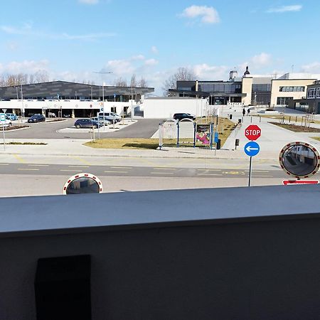 Hid19 Apartman Gyor Belvaros-Free Parking-Terrace Az Rq Vizi Elmenypark Es Gyogyfuerdonel エクステリア 写真