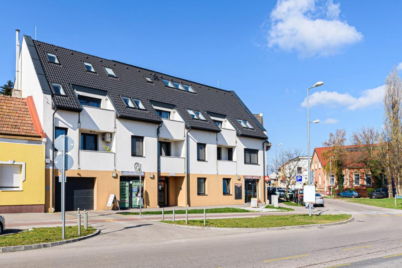 Hid19 Apartman Gyor Belvaros-Free Parking-Terrace Az Rq Vizi Elmenypark Es Gyogyfuerdonel エクステリア 写真