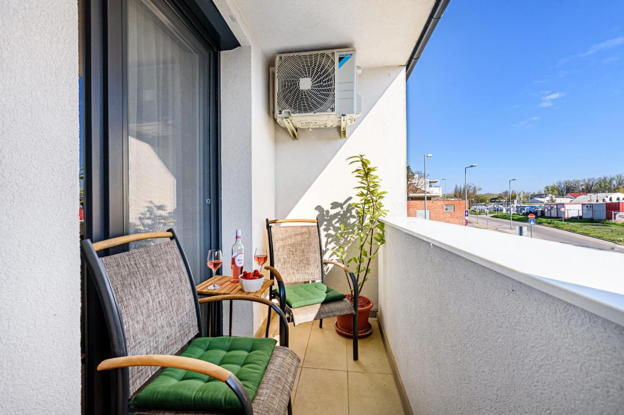 Hid19 Apartman Gyor Belvaros-Free Parking-Terrace Az Rq Vizi Elmenypark Es Gyogyfuerdonel エクステリア 写真